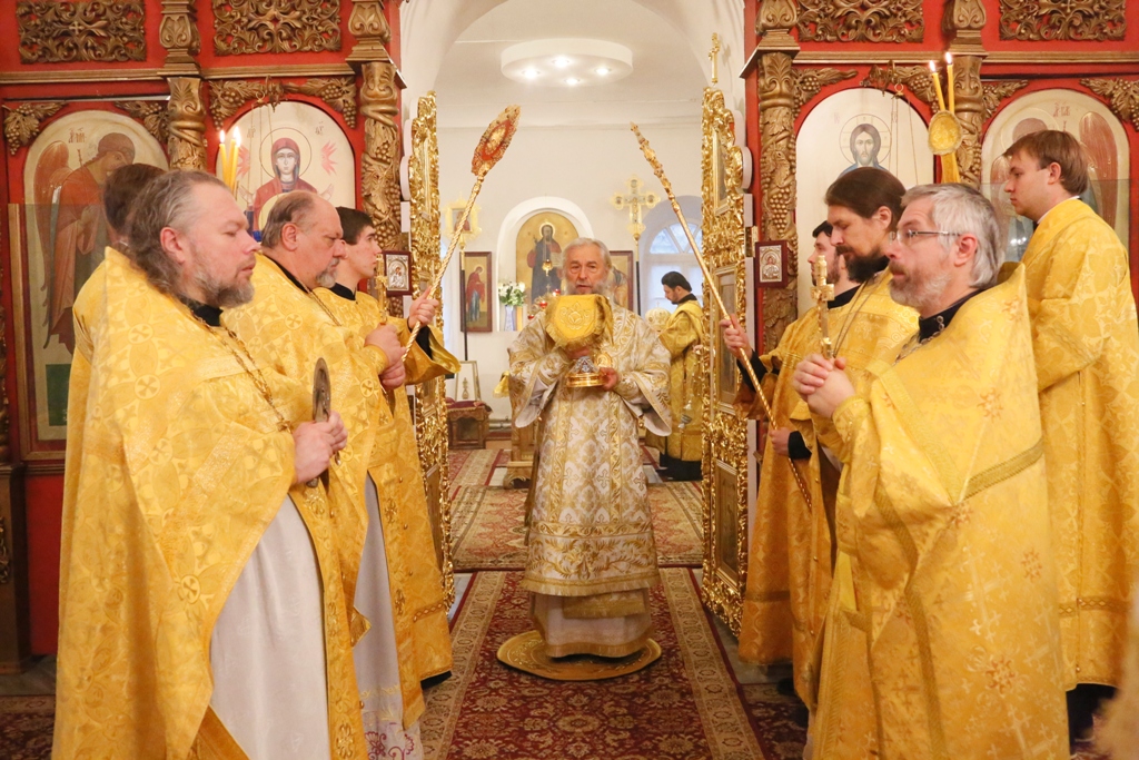 Литургия в Свято-Предтеченском храме при Саранской Духовной Семинарии